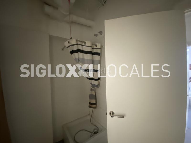 Foto 3b67cdfd-990a-4eb6-b062-f2be9cf1ffb1. Pas-de-porte local commercial dans Sants Barcelona