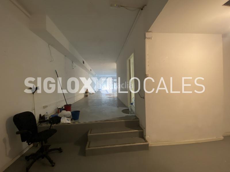 Foto 4bb8371a-f07b-4c46-9bec-441e6d5efbc0. Pas-de-porte local commercial dans Sants Barcelona