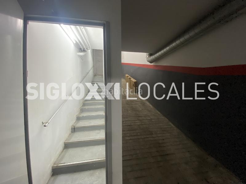Foto d35fc2c6-43b2-4db5-a99d-5eb96b4316ee. Pas-de-porte local commercial dans Sants Barcelona