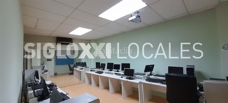 Foto 0ed7da4e-9426-4752-bc56-0cb0c8d681e3. Local comercial en Casagemes Badalona