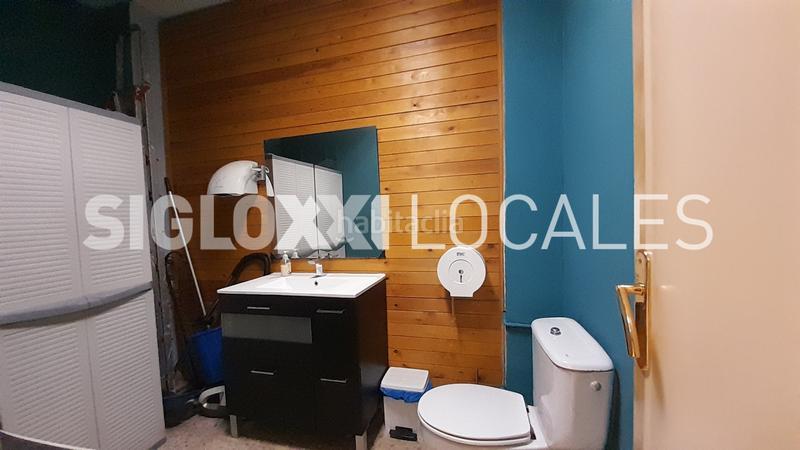 Foto b4e9ae8b-0eb8-4612-ba0f-f076fc957d7d. Local comercial en Casagemes Badalona