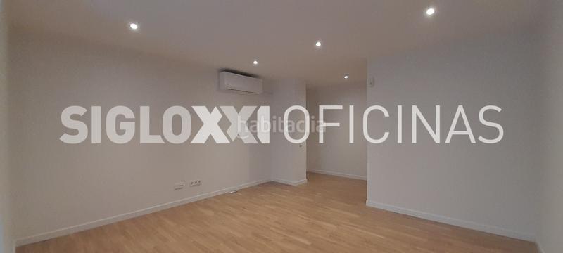 Foto e99a4242-872a-4e5c-b4d3-23292b966770. Rent business premise in Baix Guinardó Barcelona