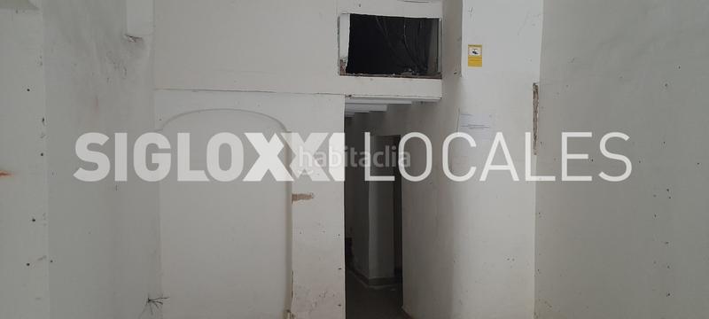 Foto eb67110d-30bb-499c-b032-afe0677708d4. Alquiler local comercial en Raval Barcelona