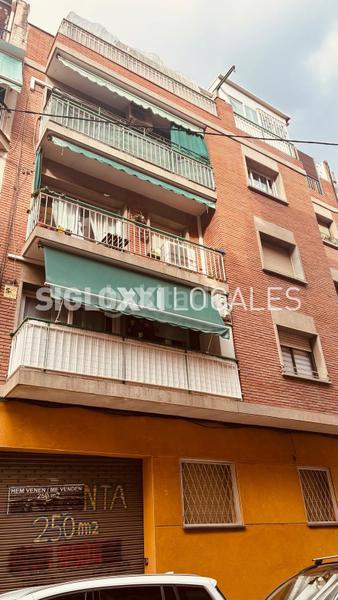 Foto 31c36947-10b7-48a4-981f-e69992b9316f. Local comercial a Prosperitat Barcelona