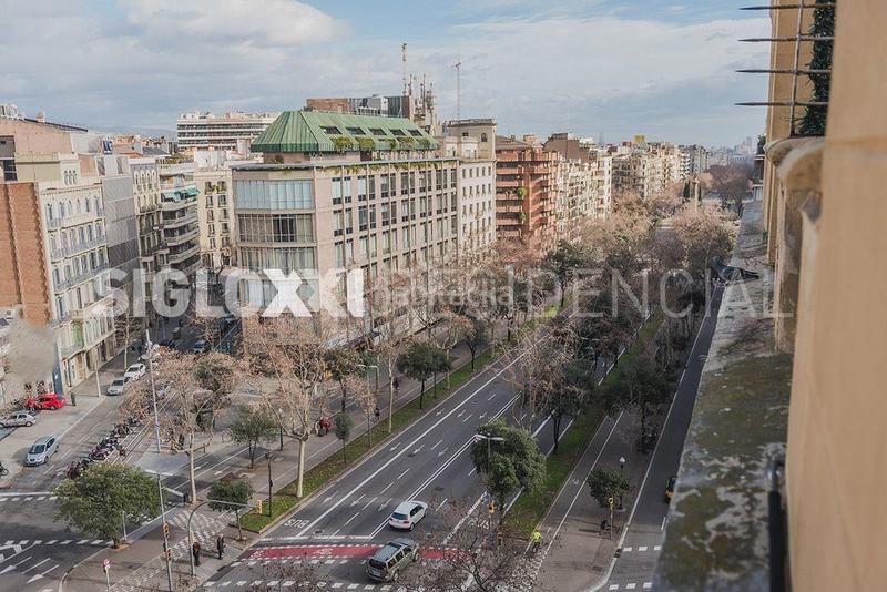 Foto 5512b54c-b5be-46b1-b11c-75341474fee7. Dúplex amb calefacció a Dreta de l´Eixample Barcelona
