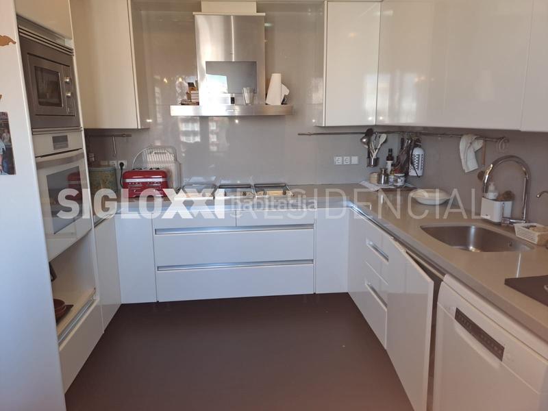 Foto 7a7192d7-06d7-4c1f-bbf4-d8cec343d38a. Dúplex amb calefacció a Dreta de l´Eixample Barcelona