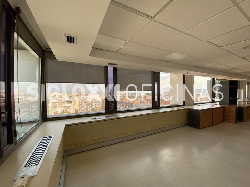 Foto 548854b6-2602-448e-967b-dd3a3bd1d903. Location bureau avec chauffage parking dans Pedralbes Barcelona