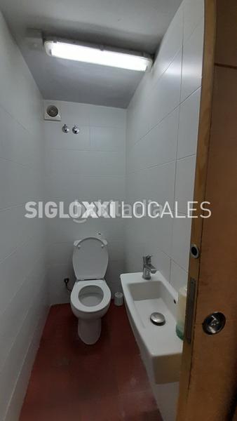 Foto b501297d-159b-4c08-bf42-542b0443aaa9. Traspàs local comercial a Sant Antoni Barcelona