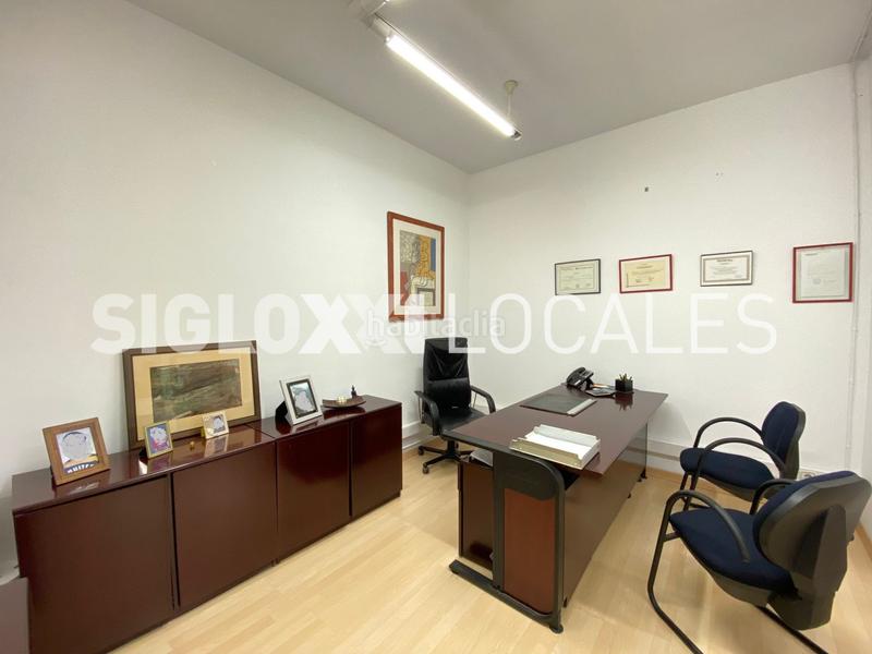 Foto 92d89c6b-fb58-4343-873e-82f9a45010fa. Business premise in El Camp de l´Arpa del Clot Barcelona