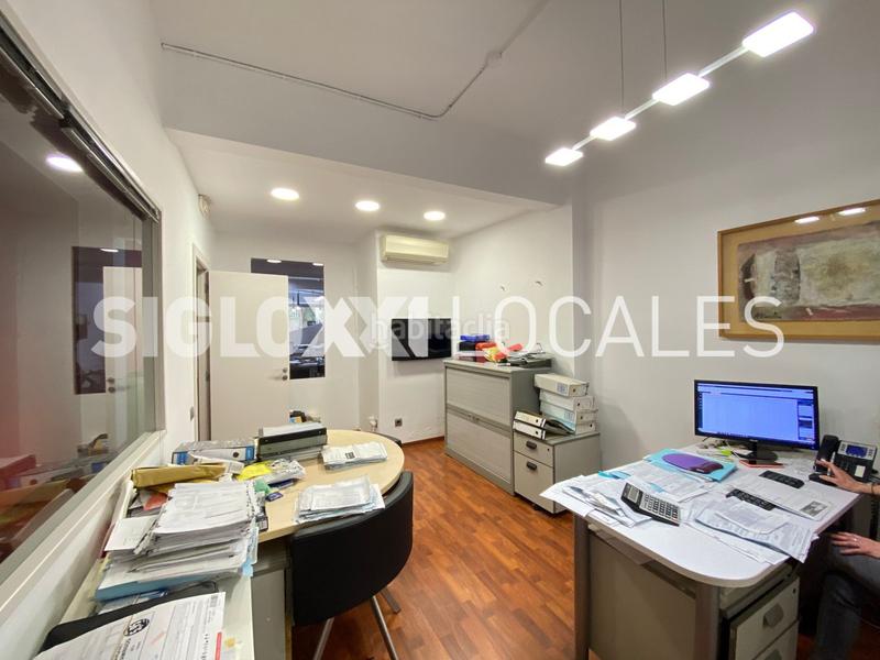 Foto 2f463b88-6e53-40ec-8940-f49da4a954b2. Local comercial en El Camp de l´Arpa del Clot Barcelona