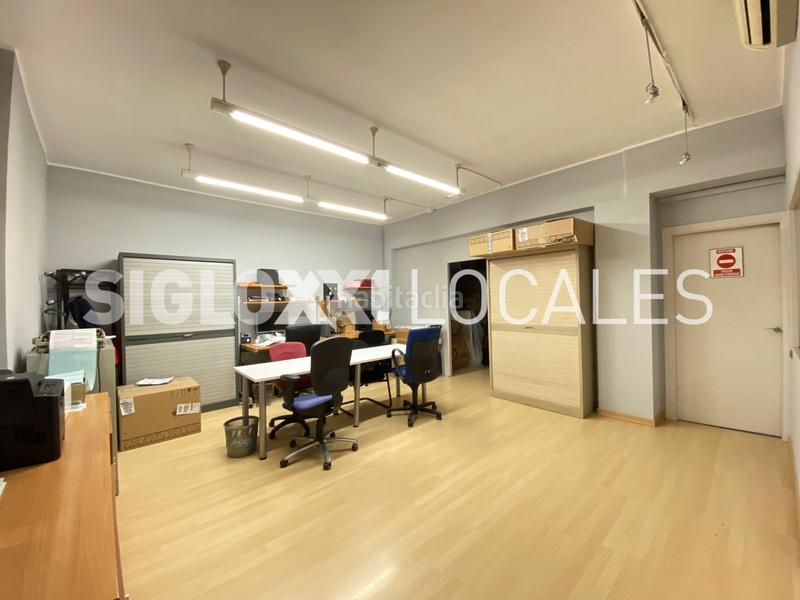 Foto be9b9924-5e4c-4b60-bd82-3906891bf05b. Local comercial en El Camp de l´Arpa del Clot Barcelona