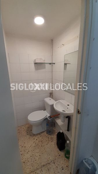 Foto 6b479a0a-53af-484b-ae6e-2eaaed1808b7. Local comercial a Horta Barcelona