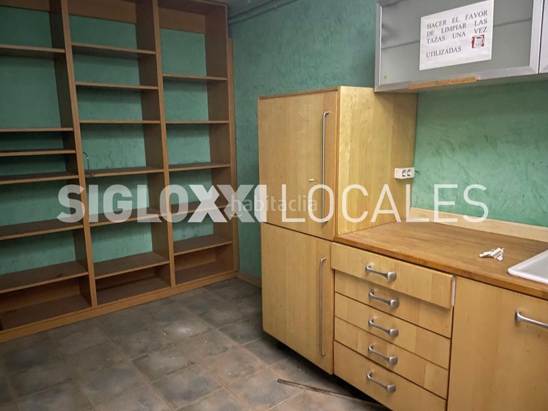 Foto cffc0c92-aeaa-4781-ba63-f53a759789bc. Local comercial a Sant Antoni Barcelona