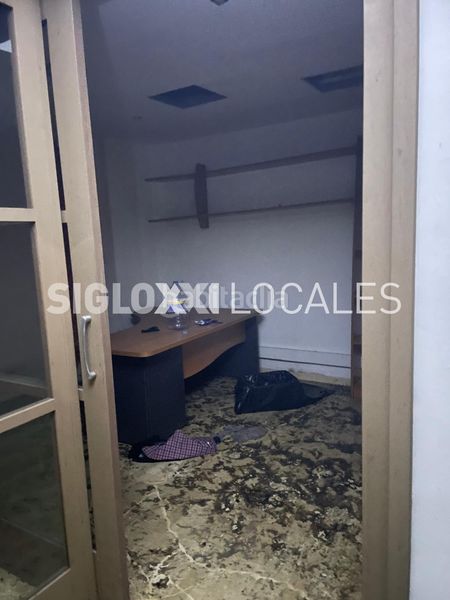 Foto d0bfdcc9-5139-420b-86ca-5aa0caf18e3b. Local comercial a Sant Antoni Barcelona