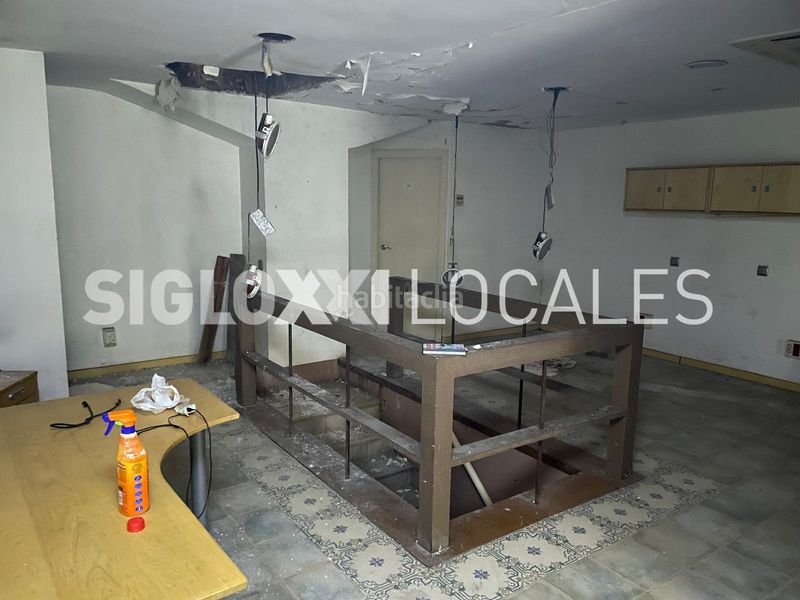 Foto fe2b8a32-3808-4581-9090-fb1ab5ddd9e5. Local comercial a Sant Antoni Barcelona