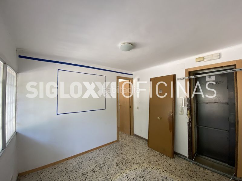 Foto b15c0b02-5079-40cd-87a9-f33395131e48. Estudi a Porta Barcelona