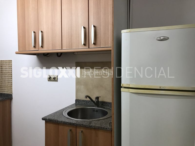 Foto b9df61be-07e6-4abf-8be7-a6fb813be976. Local comercial a Sants Barcelona