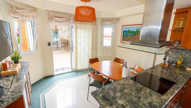 Foto 47b10d6e-6bbc-4f7c-aee8-3fe97b77f7b6. Chalet with fireplace heating parking pool in Aguas Nuevas Torrevieja