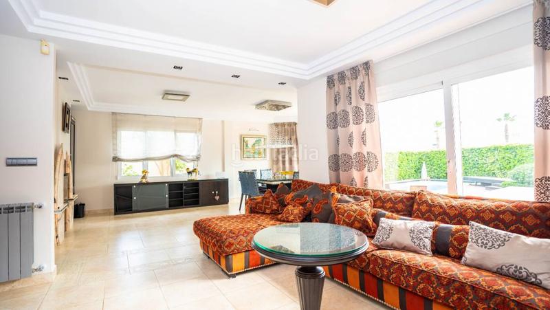 Foto b1876664-20c3-41ea-8fbf-4b93ff83dd0d. Chalet with fireplace heating parking pool in Aguas Nuevas Torrevieja