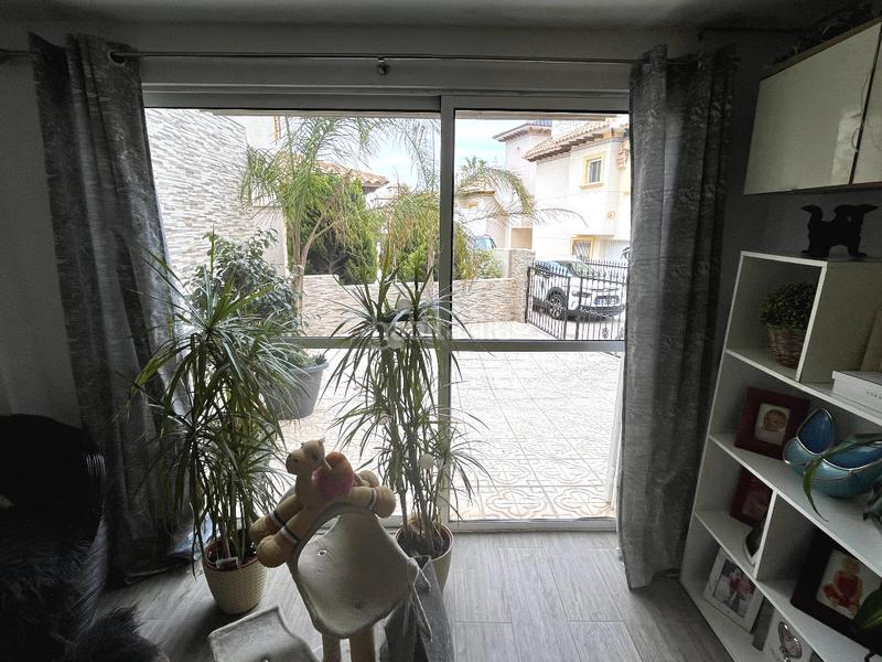 Foto 5cf053e8-430f-42af-bd20-c5a01cc5e877. Chalet avec parking piscine dans La Zenia Orihuela