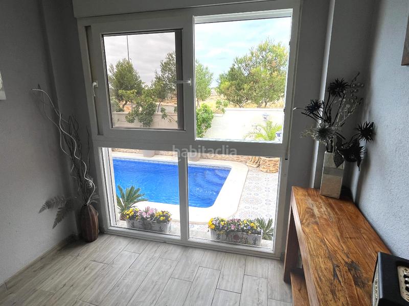 Foto 6fd501a0-1a62-4abc-9eb1-c955ecd25b14. Chalet avec parking piscine dans La Zenia Orihuela