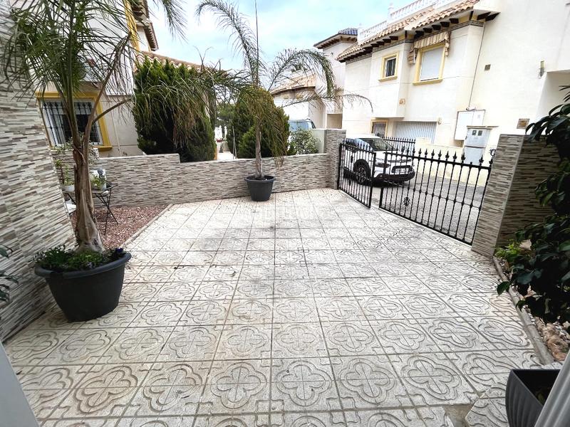 Foto a188c637-05f7-4ce5-b5d9-172bc459515e. Chalet avec parking piscine dans La Zenia Orihuela