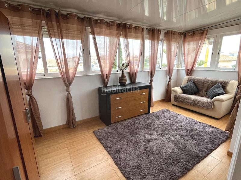 Foto d15a38ff-d24e-4aeb-ba7b-292b073bd2ae. Chalet avec parking piscine dans La Zenia Orihuela