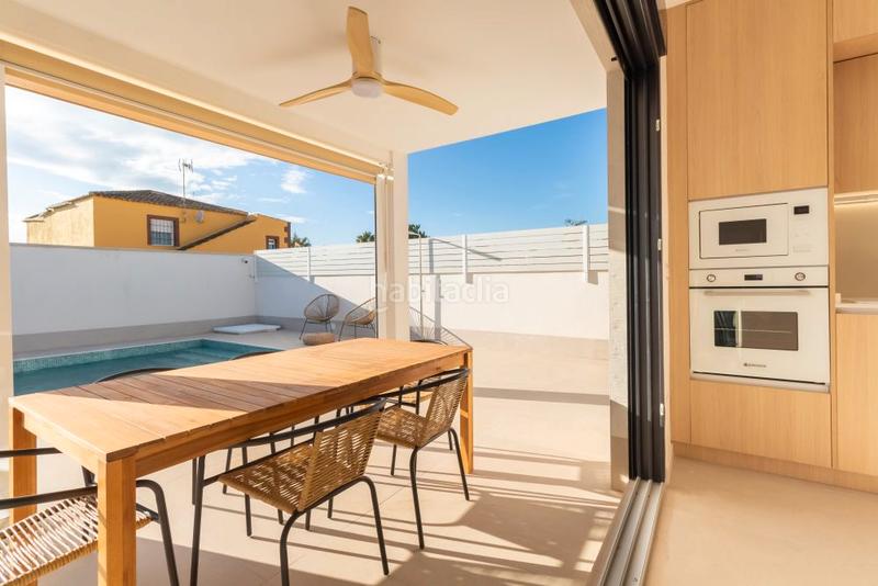 Foto cbc5a54f-6a6d-4ebc-a45e-98c2e6877e55. Casa a schiera con parcheggio piscina in Zona Carrefour - Urbanizaciones Torrevieja