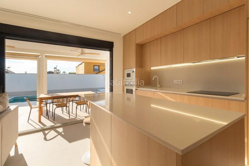 Foto bb9ec5d5-fe77-4e92-975a-37b30d5230b6. Semi detached house with parking pool in Zona Carrefour - Urbanizaciones Torrevieja