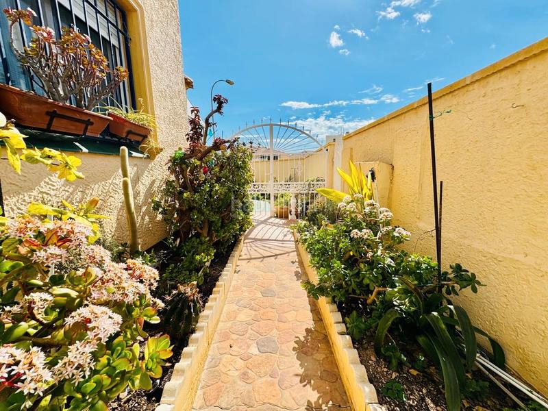 Foto 1c215169-82cf-4c4a-9b1e-1d50e5aa413b. Chalet with heating parking pool in Playa Flamenca Orihuela