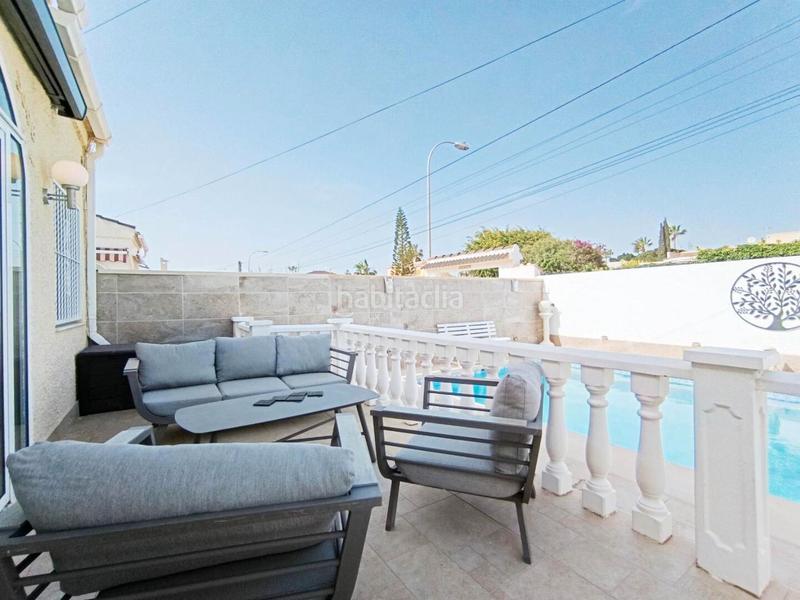 Foto 4a38e8c6-b921-4e2d-ba0e-3ce74ceb6d69. Chalet con riscaldamento parcheggio piscina in Zona Carrefour - Urbanizaciones Torrevieja