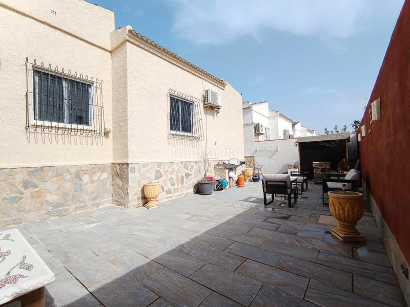 Foto 0db82143-8ccc-4339-8270-1bfd74e93ac1. Xalet amb calefacció aparcament piscina a Zona Carrefour - Urbanizaciones Torrevieja