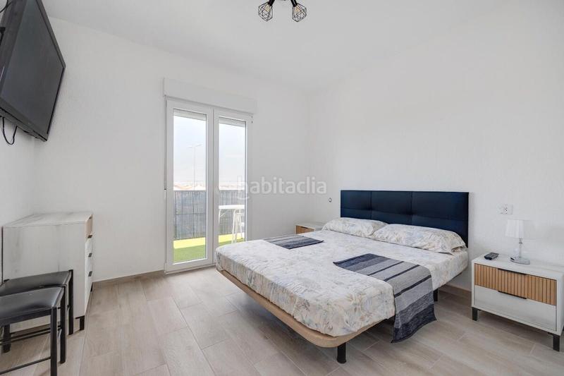 Foto 81c50159-1093-47cc-b80f-76bb83f9c859. Casa adosada en Zona Carrefour - Urbanizaciones Torrevieja