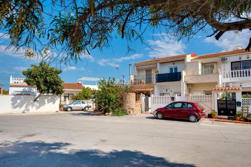 Foto f00c7602-fda6-442b-bc01-c49141f799c5. Casa adosada en Zona Carrefour - Urbanizaciones Torrevieja