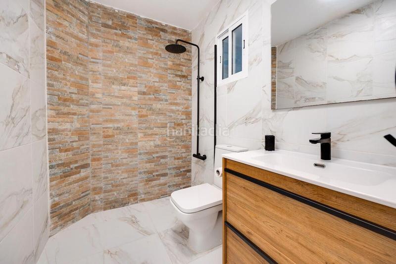 Foto b1591ec6-36fd-4cdf-b5a6-92550d4cc0fc. Casa adossada a Zona Carrefour - Urbanizaciones Torrevieja