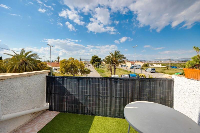 Foto b289937b-f060-47cd-a192-7ea919451b0f. Casa adossada a Zona Carrefour - Urbanizaciones Torrevieja