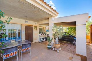 Semi detached house  Avenida alonso de quijano