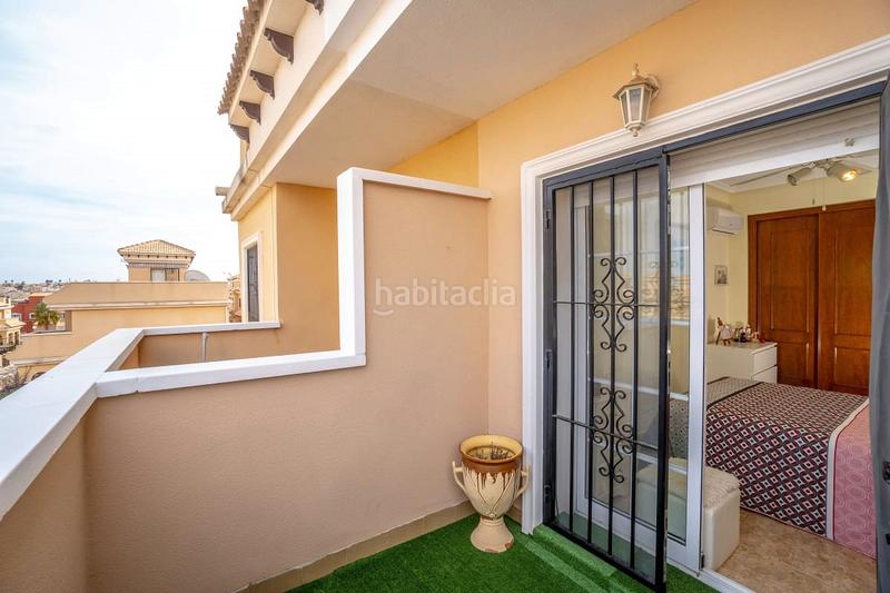 Foto b44eb1f5-872a-4a48-8dbd-ad462a3d3989. Casa adossada amb aparcament piscina a Los Almendros Orihuela