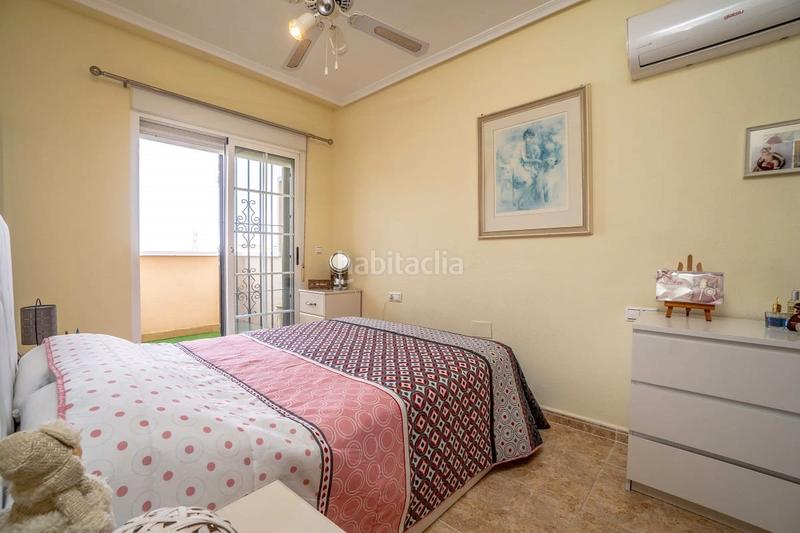 Foto b5d1fb52-bf43-4f94-a403-bb19a10b7efe. Casa adossada amb aparcament piscina a Los Almendros Orihuela