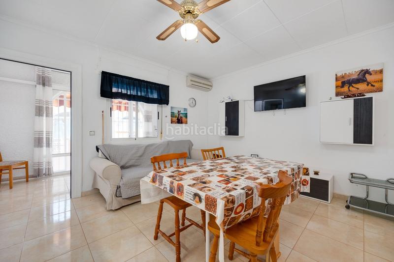 Foto 0cf68877-421c-46a8-9fd0-cc231c2d7033. Semi detached house in Zona Carrefour - Urbanizaciones Torrevieja