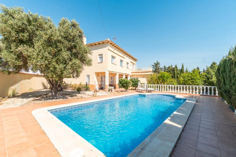 Foto 59b86921-307e-4822-977a-aca93af1b819. Chalet avec cheminée parking piscine dans Cañada del Molino Torrevieja