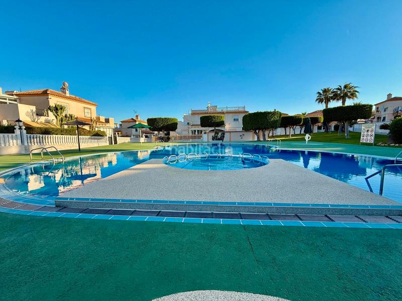 Foto 0cb80c32-eca8-4561-b3e6-f08365ecd65c. Casa a schiera con camino parcheggio piscina in Los Balcones-Los Altos Torrevieja