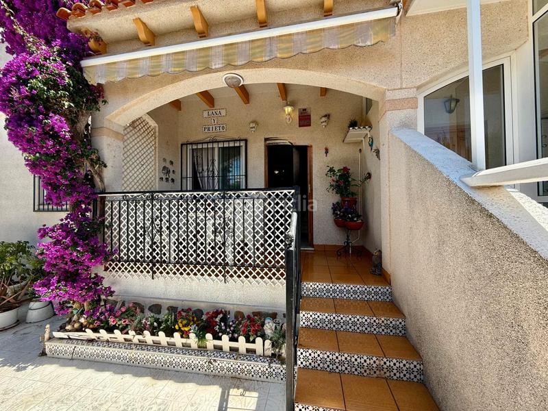 Foto 9b684c58-2c64-4650-9337-ba79d6a69fc9. Casa a schiera con camino parcheggio piscina in Los Balcones-Los Altos Torrevieja