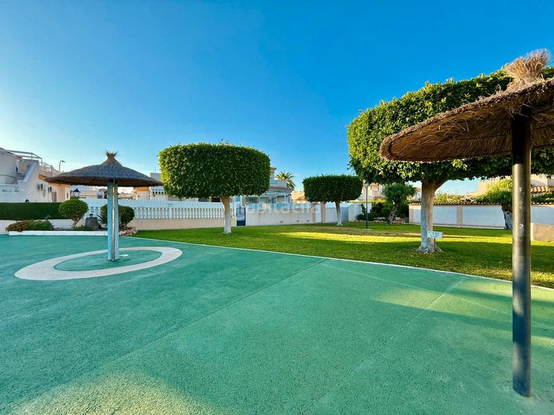 Foto 0d6d7e0c-e397-4023-a1e2-3ee1f5c71b2c. Semi detached house with fireplace parking pool in Torrevieja