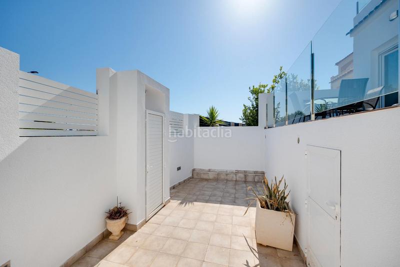 Foto 178d257b-bb15-402b-bc7e-a270afbe9873. Chalet avec parking piscine dans Torreblanca Torrevieja