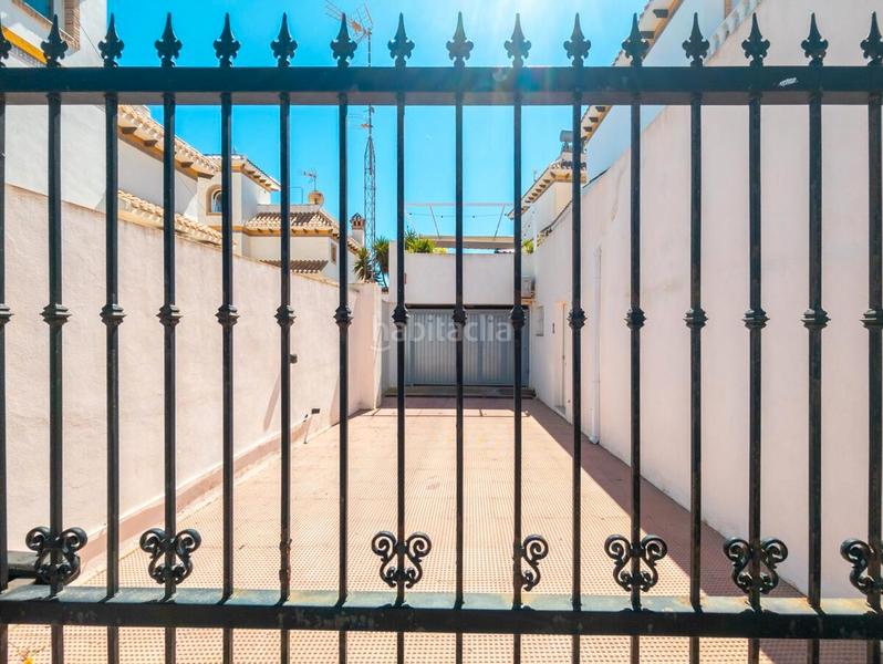 Foto 57a452a6-adae-4b28-8cf0-6a60d4383e82. Chalet mit parking in Torreblanca Torrevieja