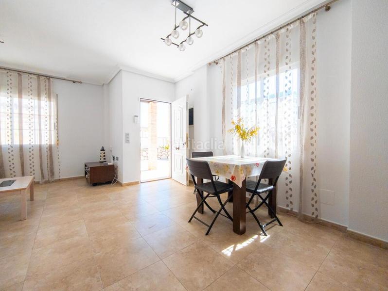 Foto f6a8bf26-64ea-46d5-af8e-f06eff01a21d. Chalet mit parking in Torreblanca Torrevieja