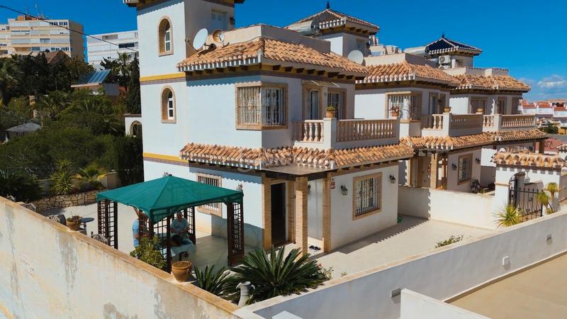 Foto 33bedc9e-ae16-4f71-b894-e6deaf28f0de. Chalet avec parking dans Torreblanca Torrevieja