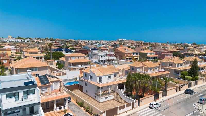 Foto 35e28ded-4521-494d-9a7f-db24ad6f3959. Doppelhaus mit parking pool in Aguas Nuevas Torrevieja