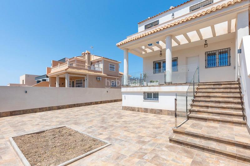 Foto 2860dc67-e2e0-480f-9d67-4c4424126c35. Towny house with parking pool in Aguas Nuevas Torrevieja